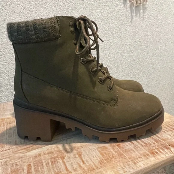 Universal Thread - Picture 2 of 7